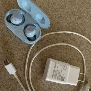 Galaxy buds + cloud blue (like new)
